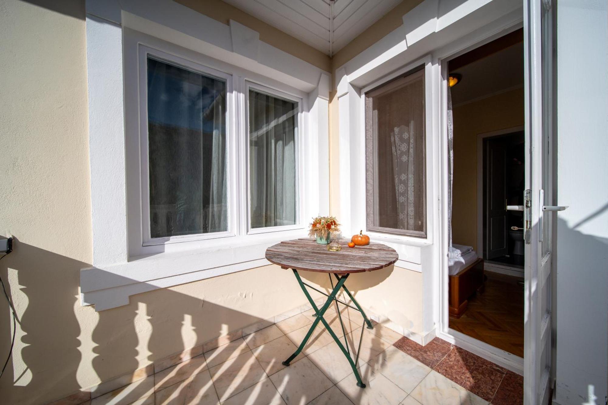 Hotel Lilla Panzió Odorheiu Secuiesc Habitación foto