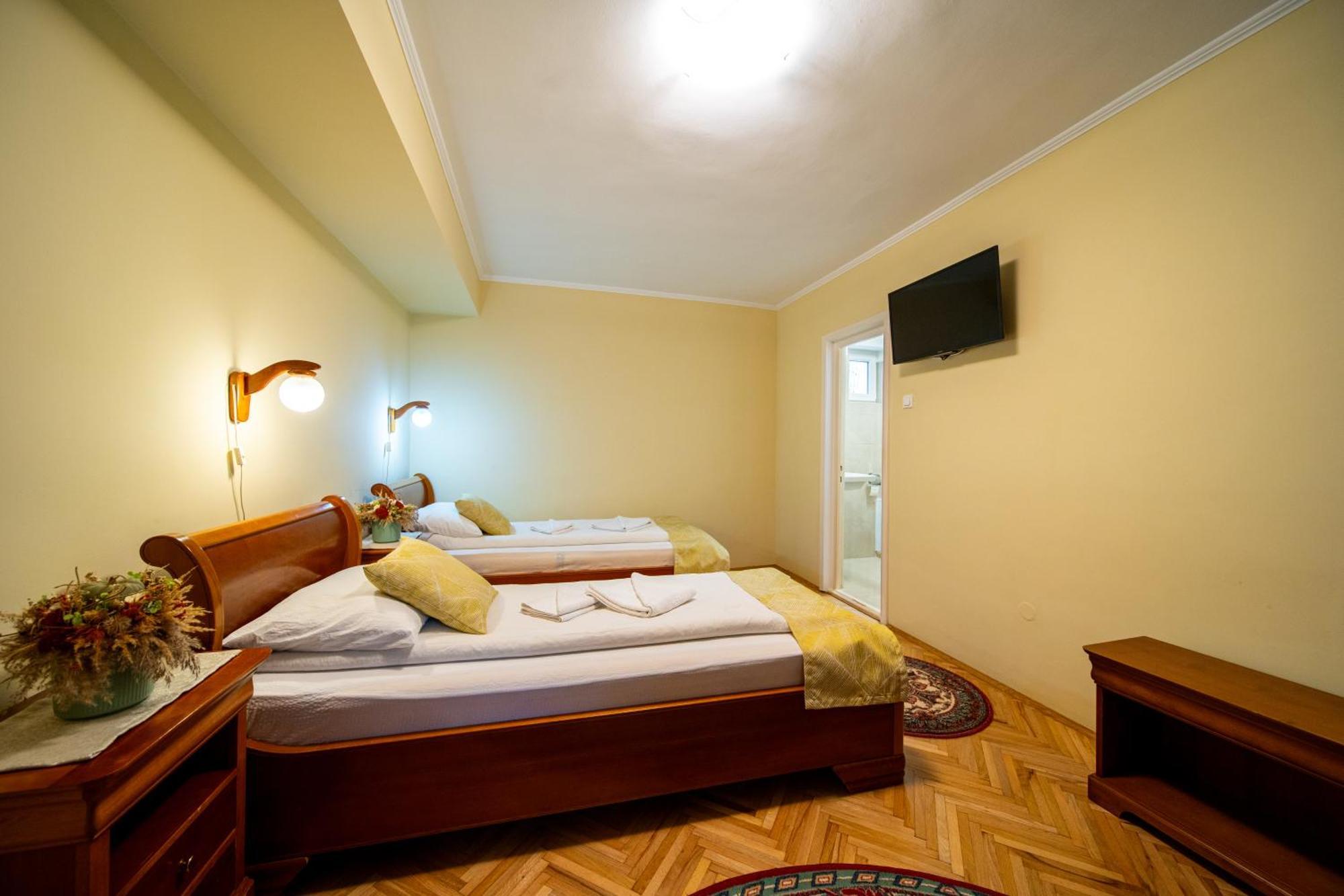 Hotel Lilla Panzió Odorheiu Secuiesc Exterior foto